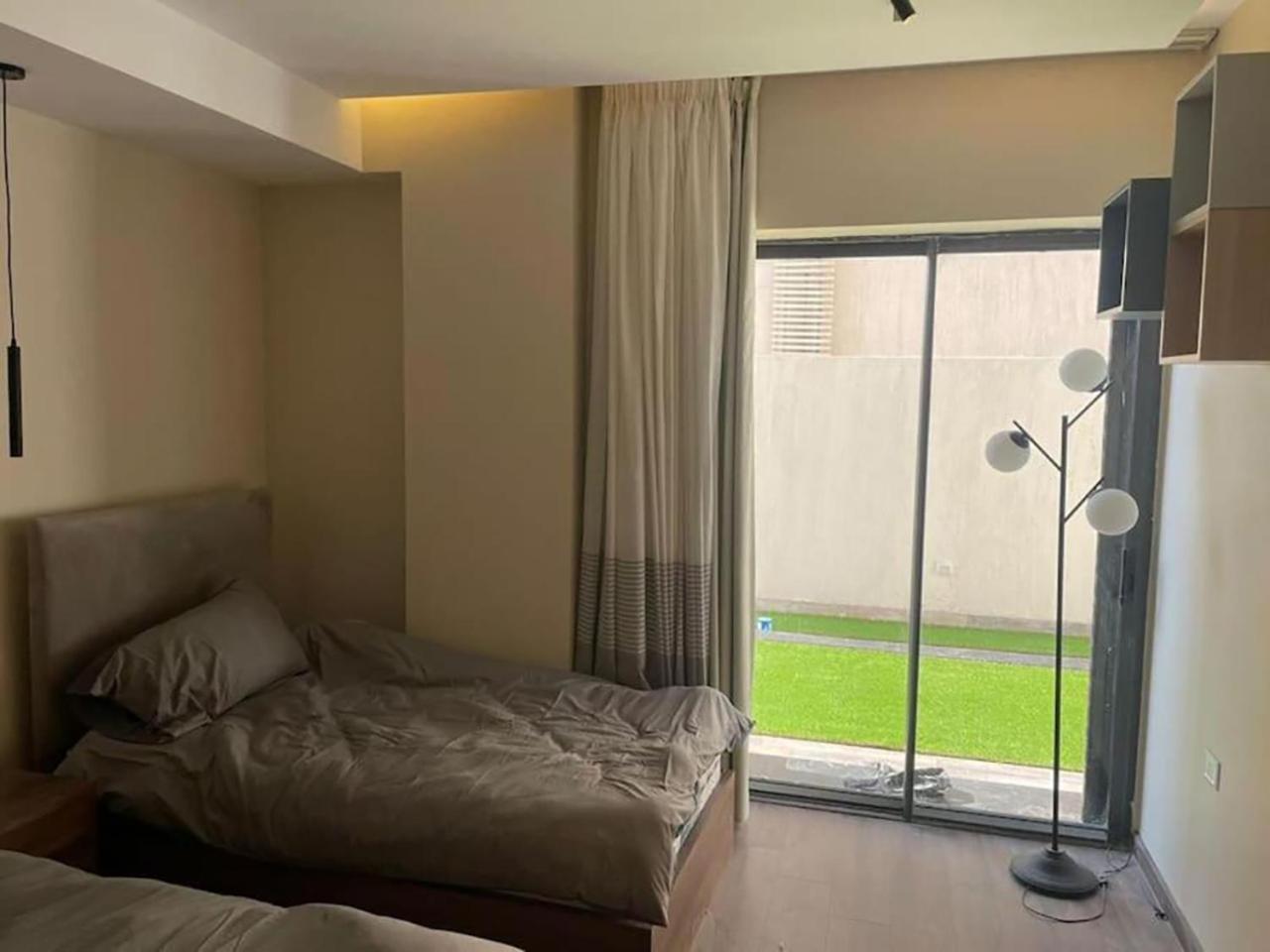 Ground Apartment 2-Bedrooms In Lake View Residence Amazing Price! New Cairo Dış mekan fotoğraf